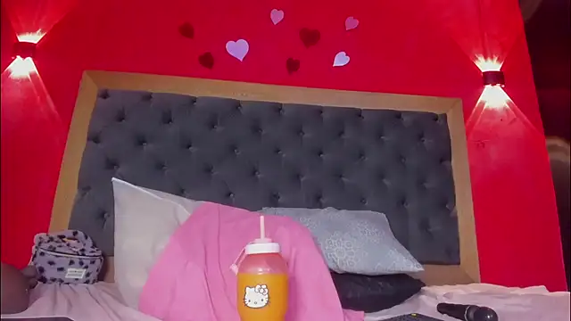 YayaHilton webcam