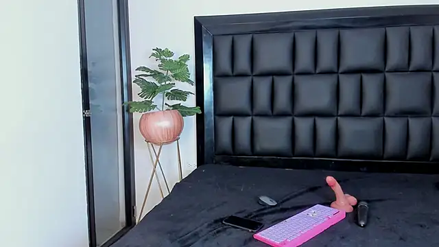 mia_roosee1 webcam