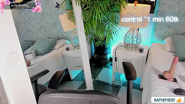 JESSI_NAOMI webcam