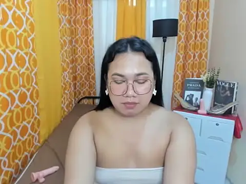 TsUncutKaren webcam