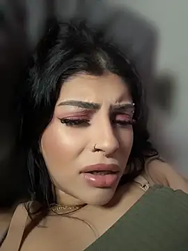 ThickerThanYoBitch webcam