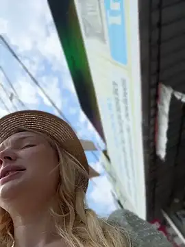 ammyhot (Ask my age) - Squirt in public 💦
