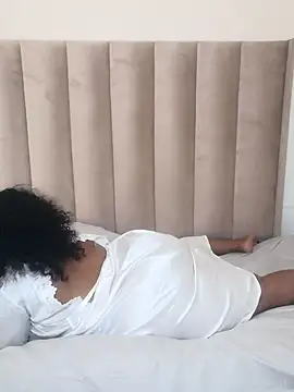 CuteHoney92 webcam