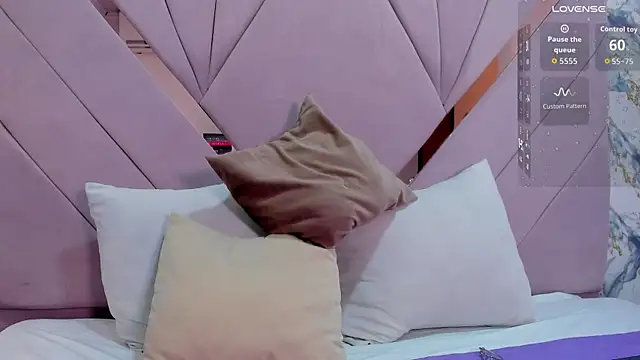 mia_rouxx1 webcam