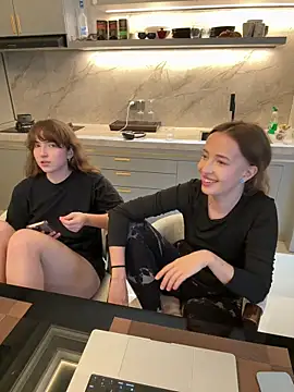 Nura_n_Sarah webcam