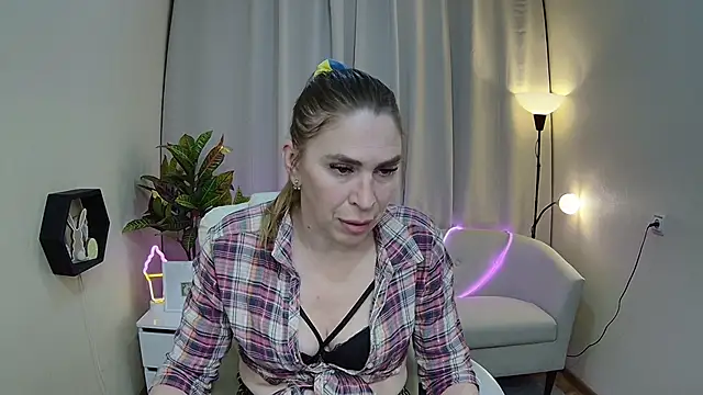 TessaDaybreak live sex cam