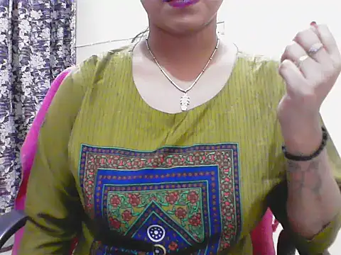 LovingPihu webcam