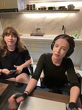 Nura_n_Sarah webcam