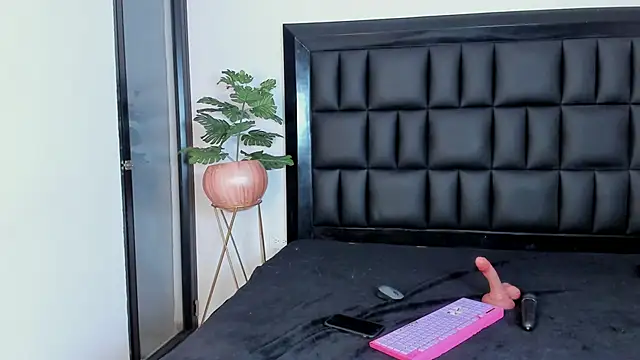 mia_roosee1 webcam