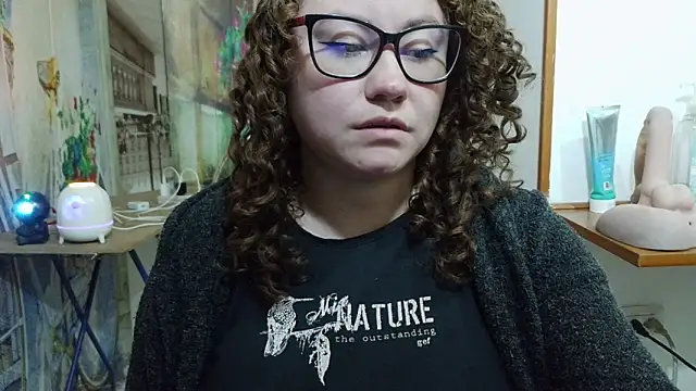 curly_greeneyed webcam
