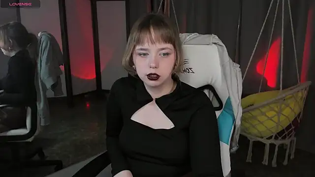 LeonaHicks webcam