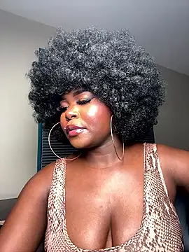 WomanNextdoor1 webcam