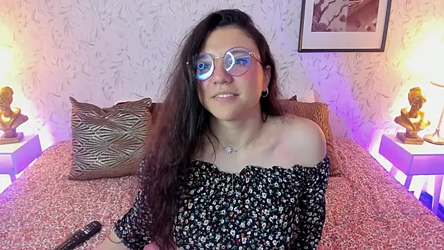 Angelie_Rosebrm webcam