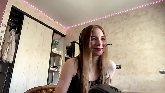 Sonya_Solnarima webcam