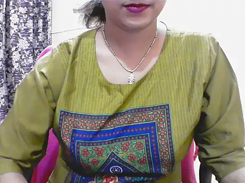 LovingPihu webcam