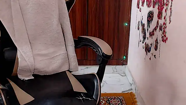 cute_shanaya_143 - Cute_Shanaya_143's free webcam - UK Sex Cams