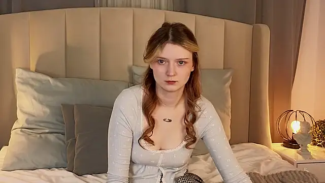 AlyssFrost webcam