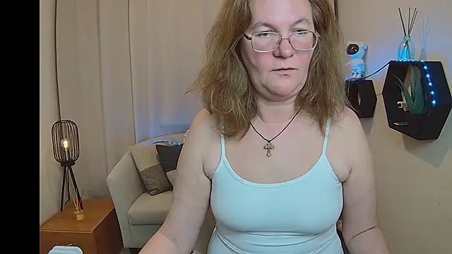HolyMilfa webcam
