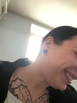 AlishaOfThorns webcam