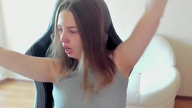 Mia_shy1 webcam