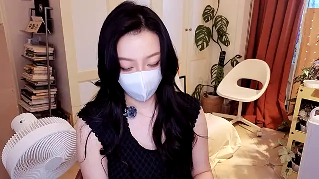 nayomi_34f