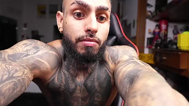 logan_hugh8 webcam