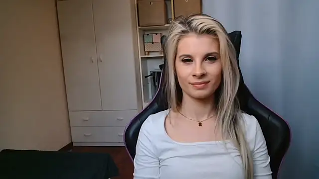 KristineGlow webcam