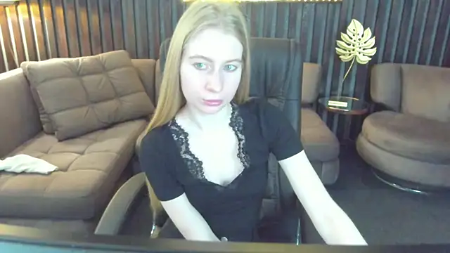 Alina_Blonde webcam