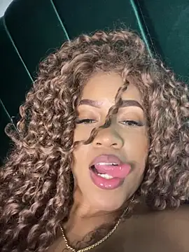 riri_brunnete webcam