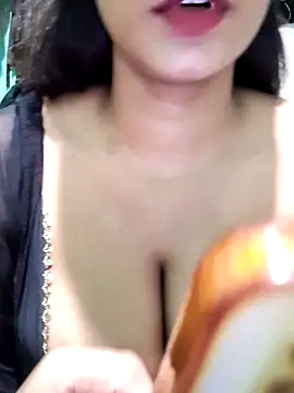 Webcam Model (BerryOnFire)  is live.Free join now!