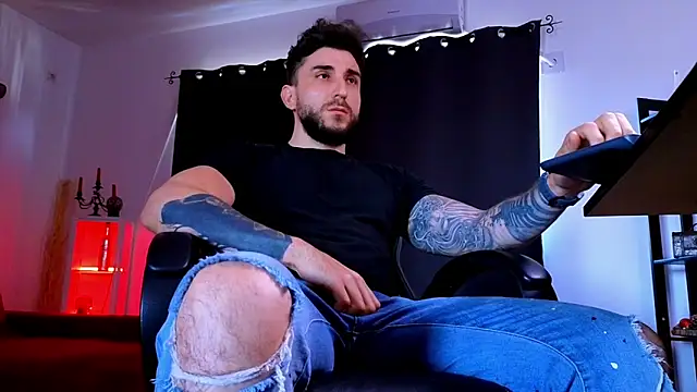 MightyAaron66 live sex cam