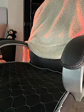 aly_golden_ webcam