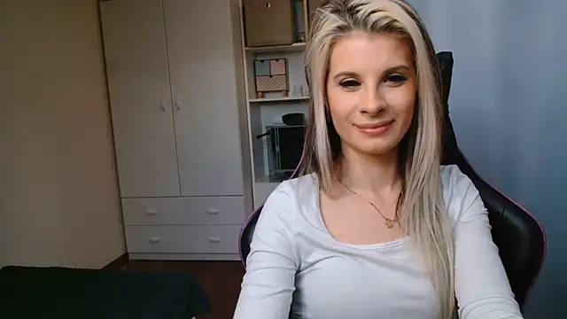 KristineGlow webcam