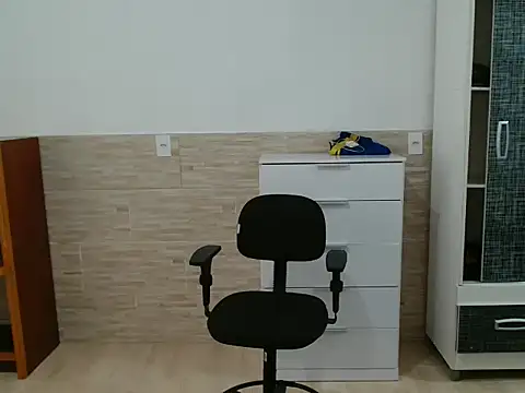 LatinLeone webcam
