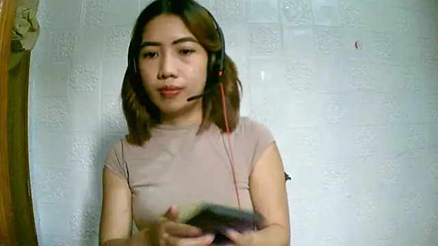 LeonieWiggains webcam
