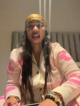 CurvyDesire1 webcam