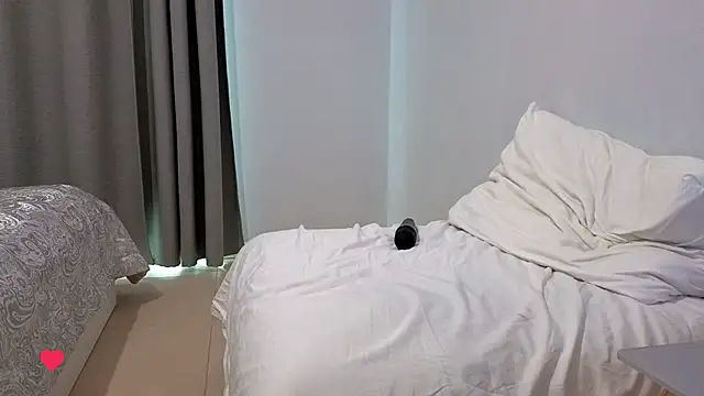 Juicy-Wet-Pussy webcam