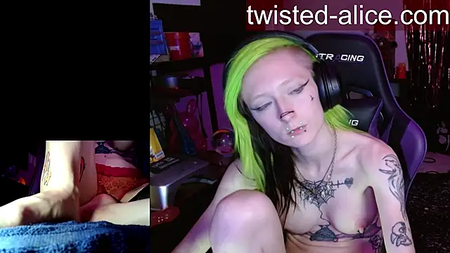 Twisted_Alice webcam