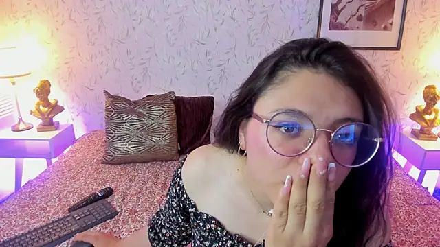 Angelie_Rosebrm webcam