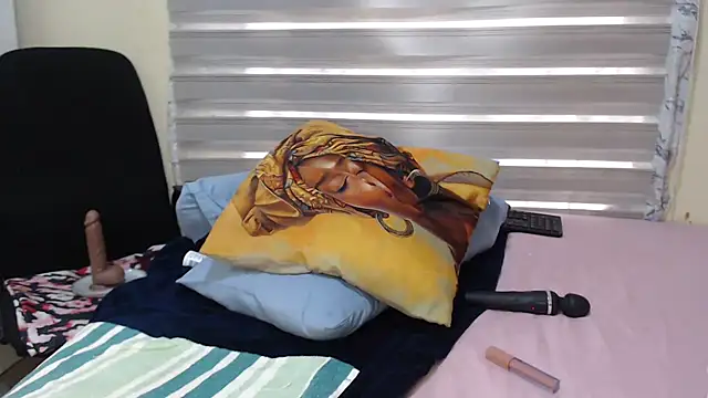 Foxybrownxx1 webcam
