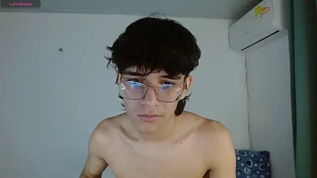 noah_millerx webcam