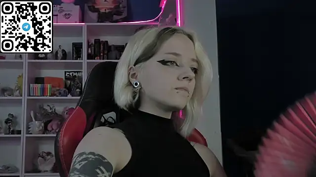 Holy_Mistress_S webcam
