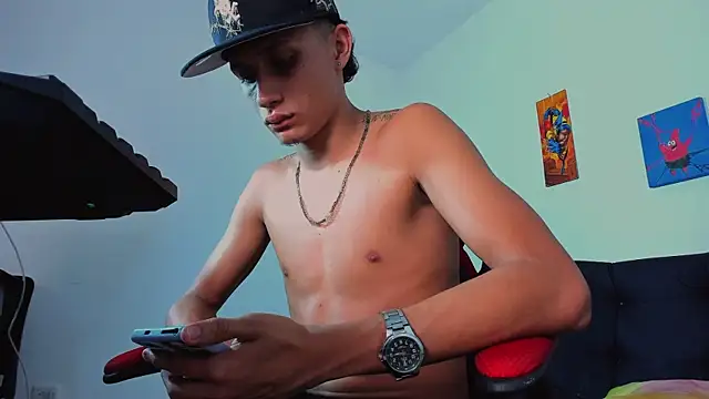 ryanlatiin webcam