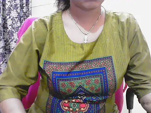 LovingPihu webcam