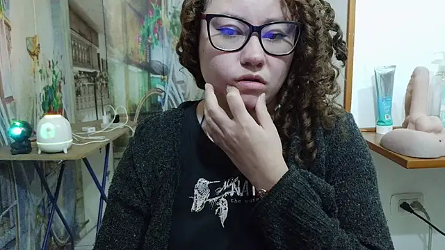 curly_greeneyed