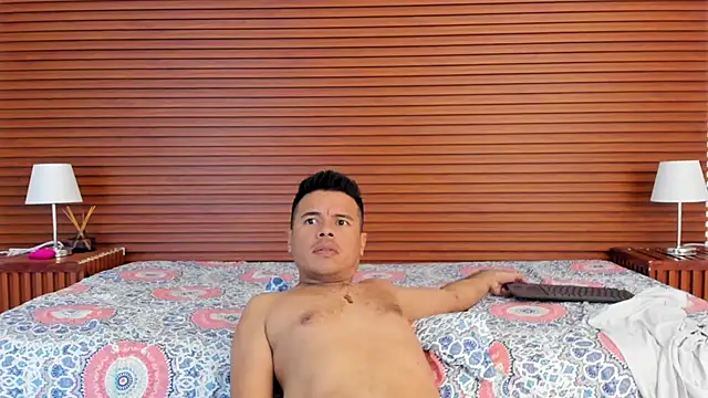 DeepandCurvy webcam