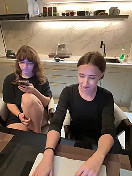 Nura_n_Sarah webcam