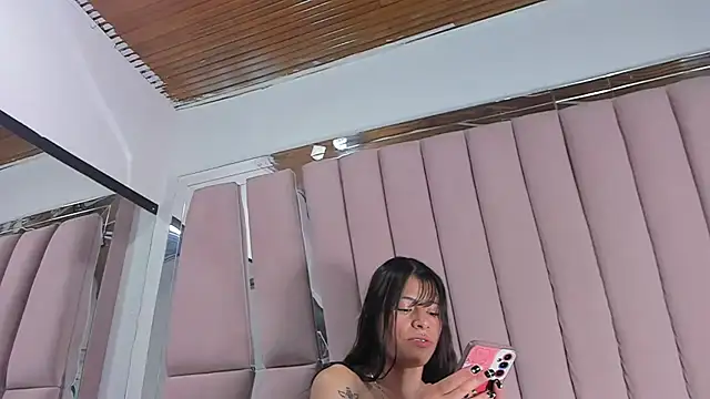 Sasha_Petitte webcam