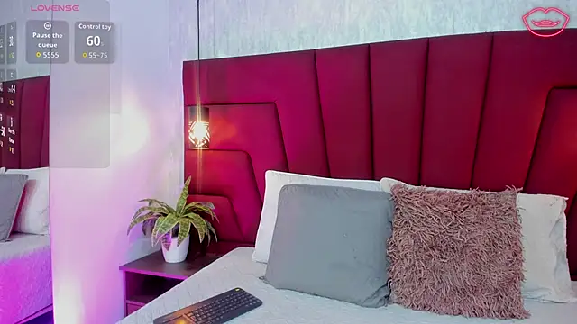 Maya_curvy webcam