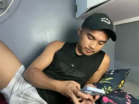 pinoyAdrianneXXX webcam